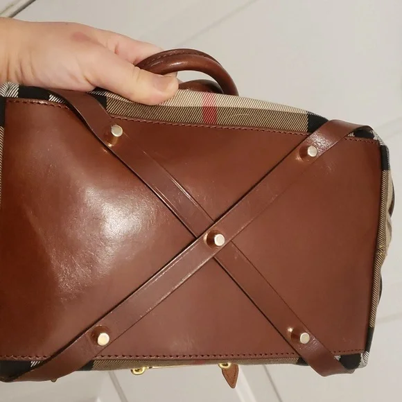 Burberry Bridle House Check Salisbury Tote - Picture 11 of 17